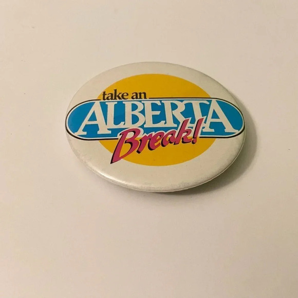 Vintage Take An Alberta Break Holiday Canada Logo Slogan AB Pinback Pin Button - Picture 7 of 7
